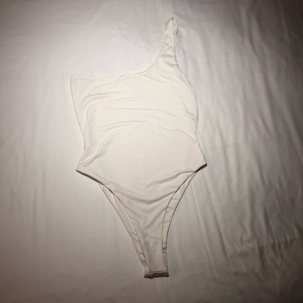 High Quality Women's One-Shoulder Bodysuit in White size small